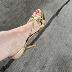 MICHEAL KORS size 9.5 M - leather Gold - 5 inch stroppy sandals